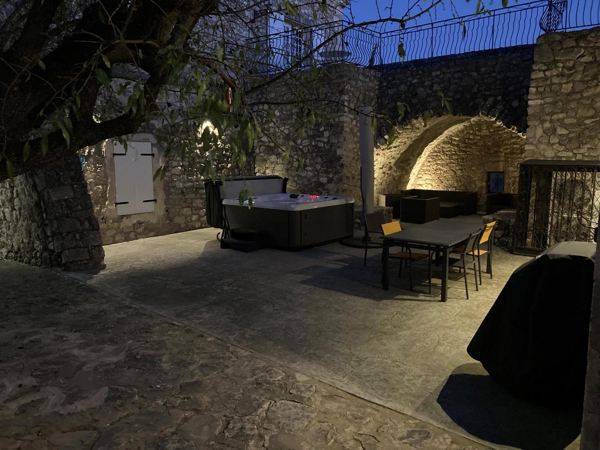 La Closerie D'Escalin Gite 12 Personnes Et Jacuzzi ลาการ์ดอัดเดมาร์ ภายนอก รูปภาพ
